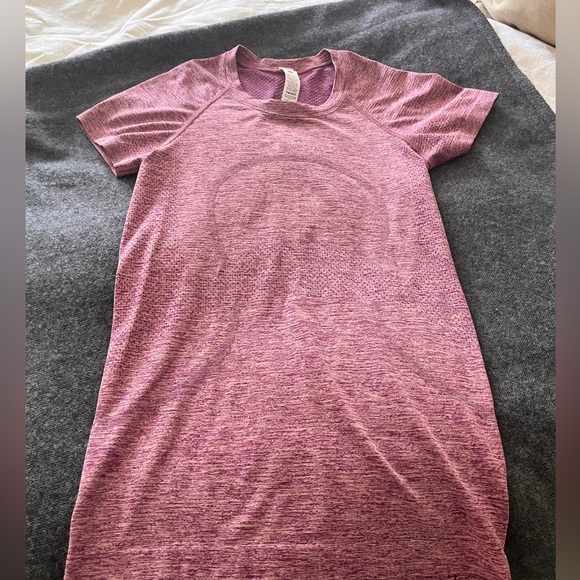 lululemon athletica Heathered Magenta Short Sleeve Tee - Picture 2 of 7